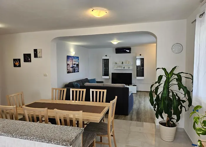 Apartment Loborika D&J